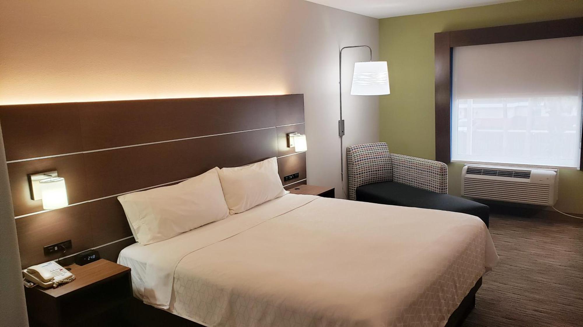 Holiday Inn Express Hotel And Suites Weslaco By Ihg Exterior photo