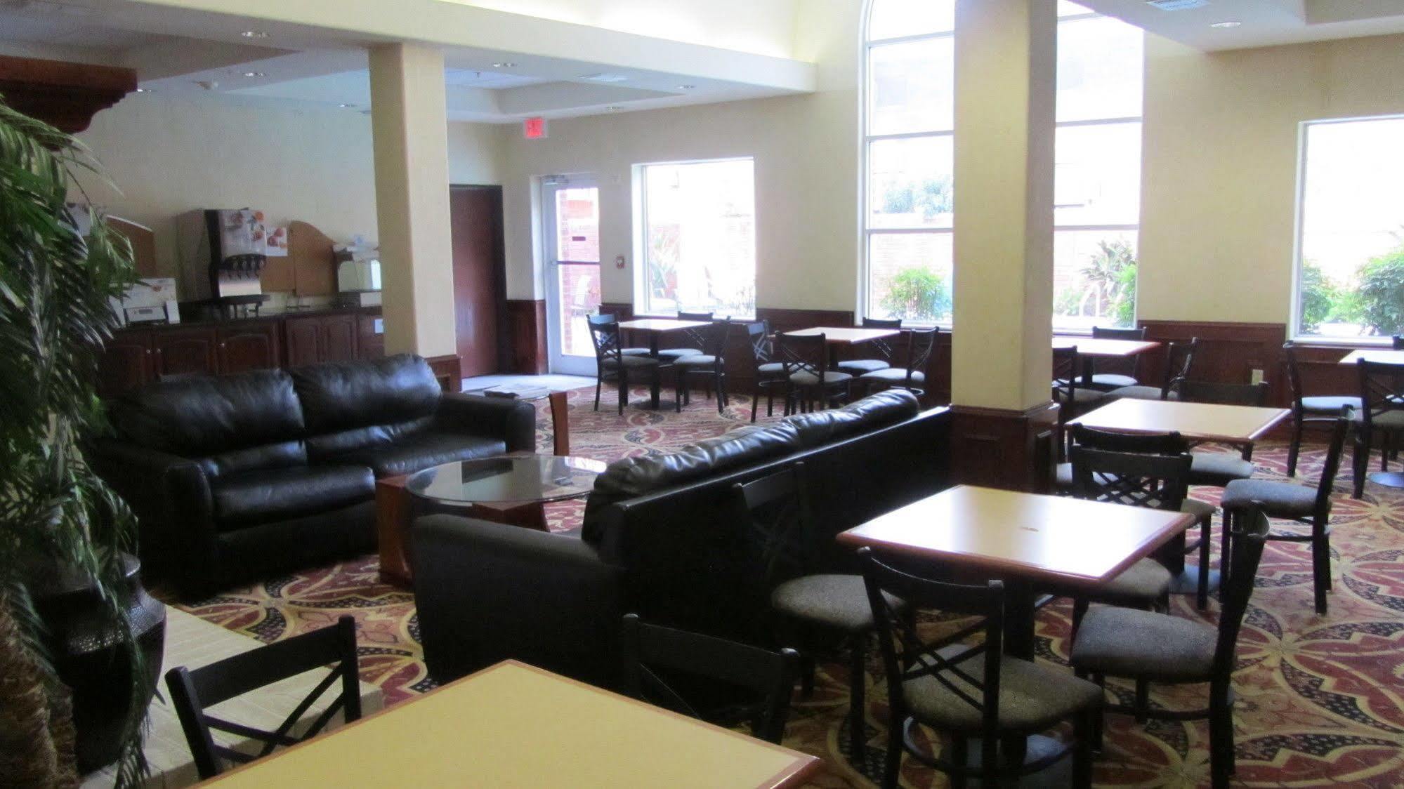 Holiday Inn Express Hotel And Suites Weslaco By Ihg Exterior photo